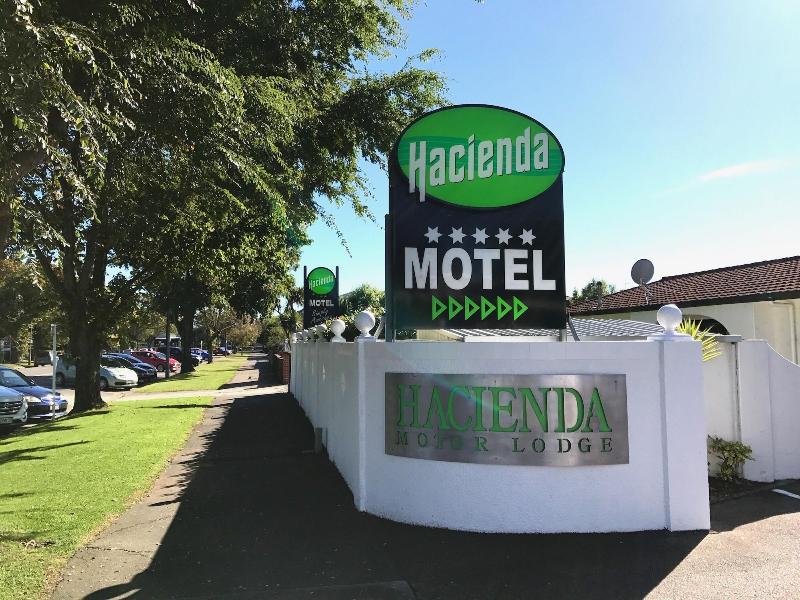 Hacienda Motor Lodge image