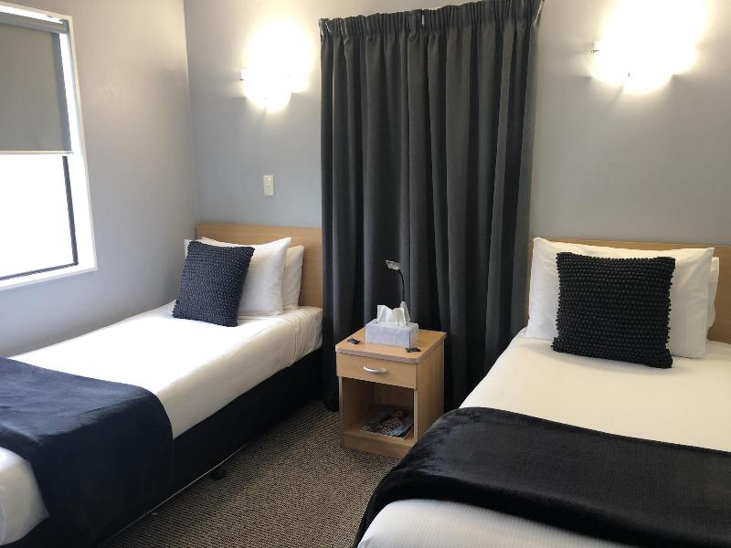 Hacienda Motor Lodge image