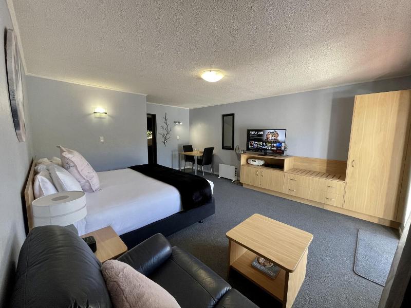 Hacienda Motor Lodge image
