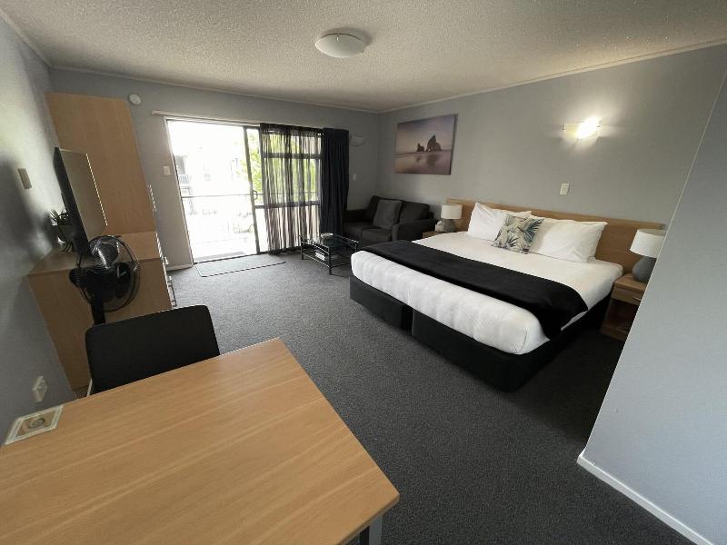 Hacienda Motor Lodge image