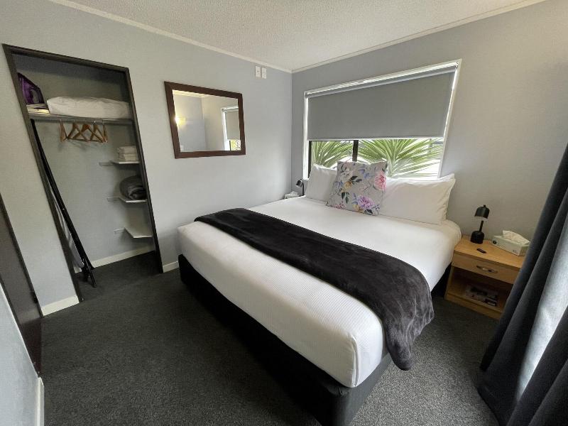 Hacienda Motor Lodge image