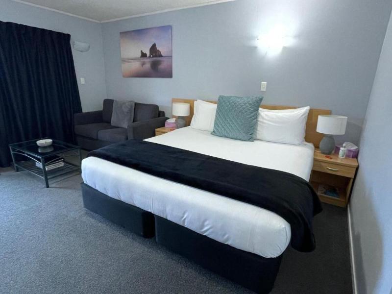 Hacienda Motor Lodge image