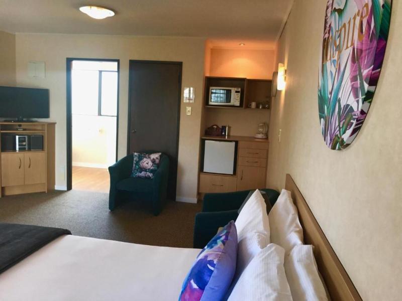 Hacienda Motor Lodge image