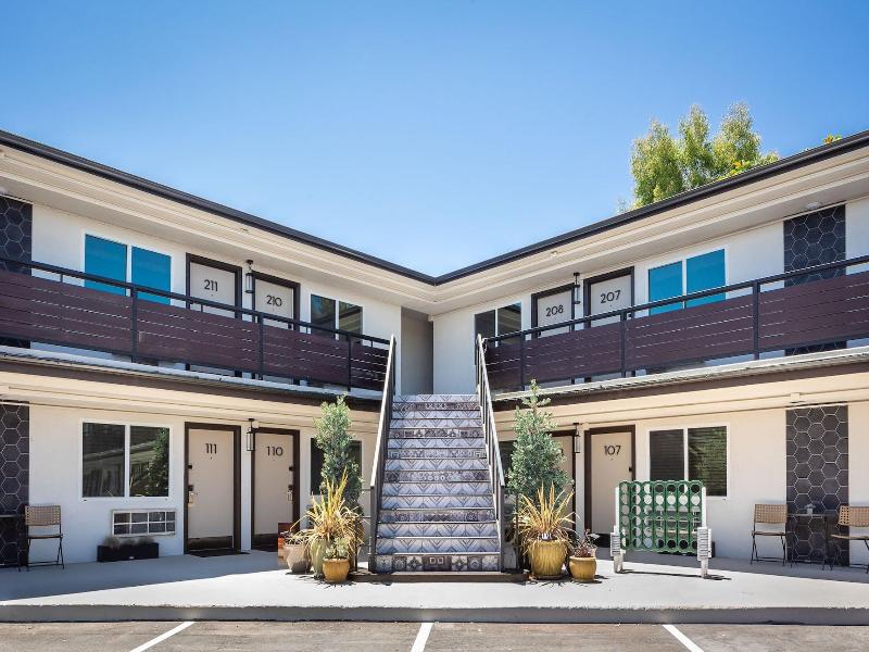 California Inn image