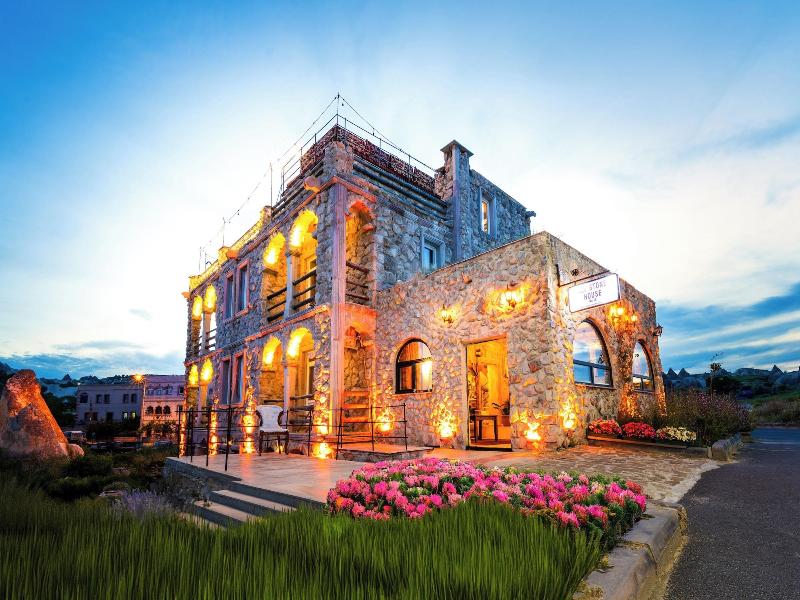 Ala Stone House image