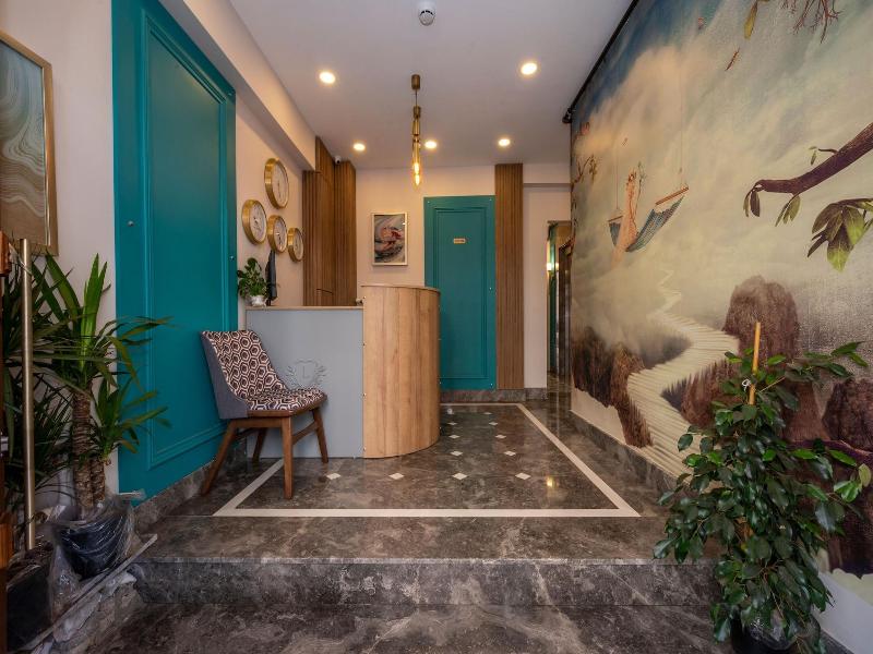 Lynda Hotel Special Class — view