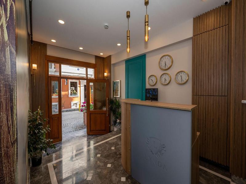 Lynda Hotel Special Class image