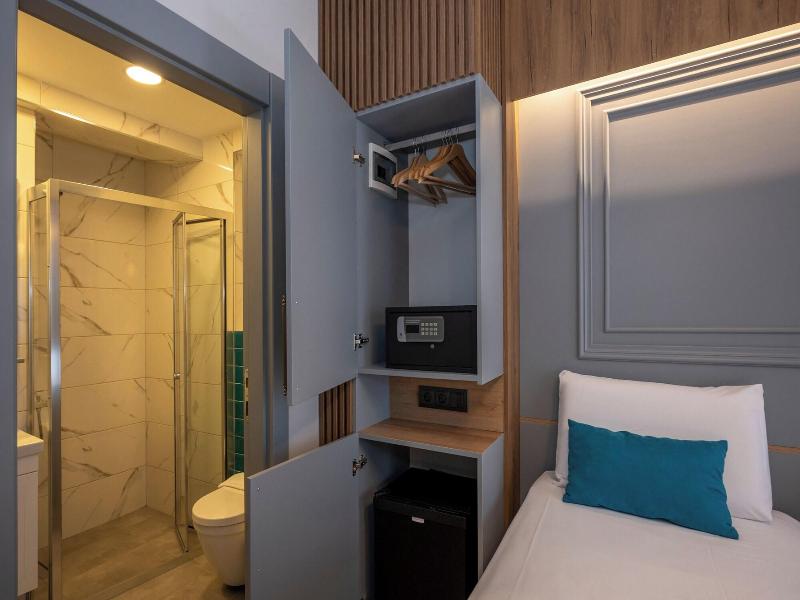 Lynda Hotel Special Class image