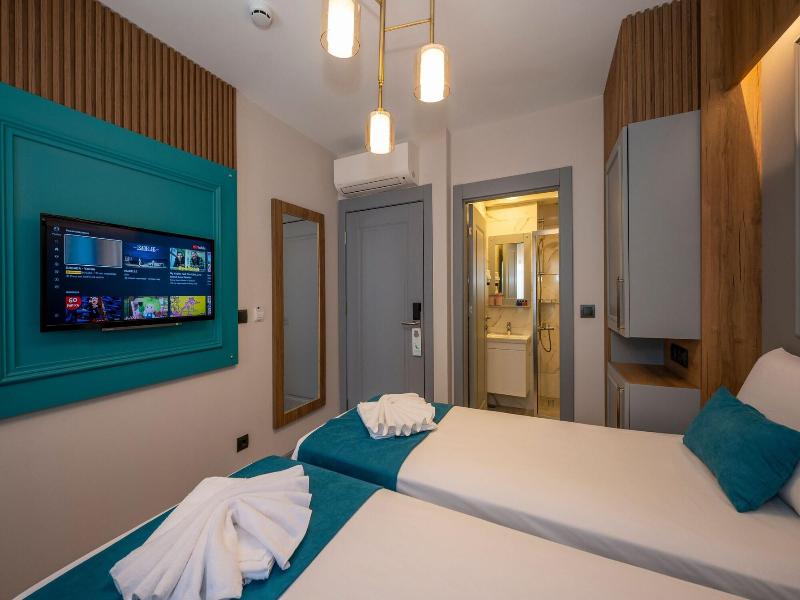 Lynda Hotel Special Class image