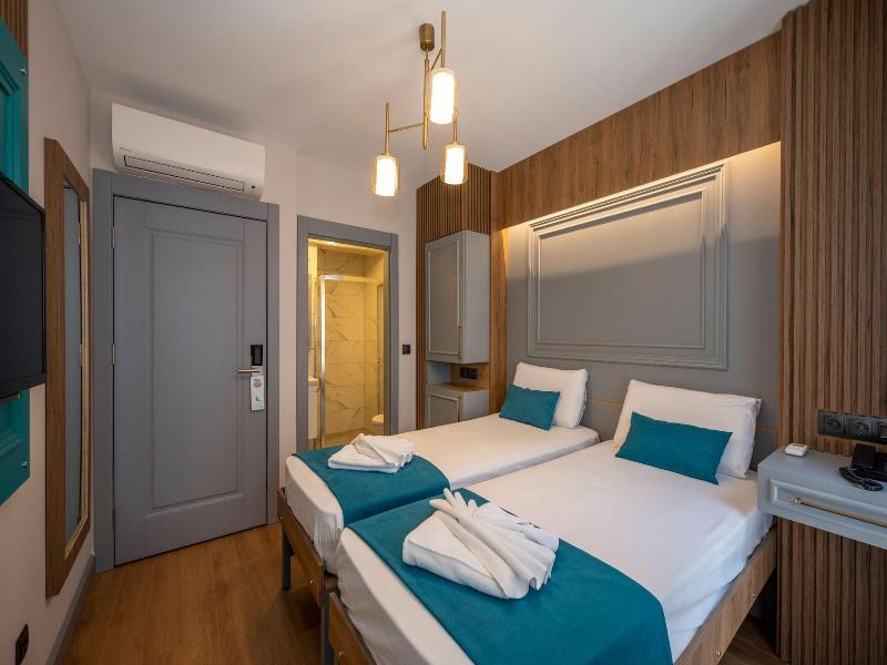 Lynda Hotel Special Class image