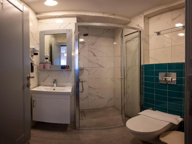 Lynda Hotel Special Class image