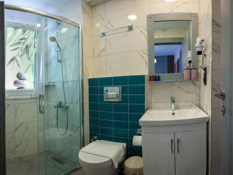 Lynda Hotel Special Class image