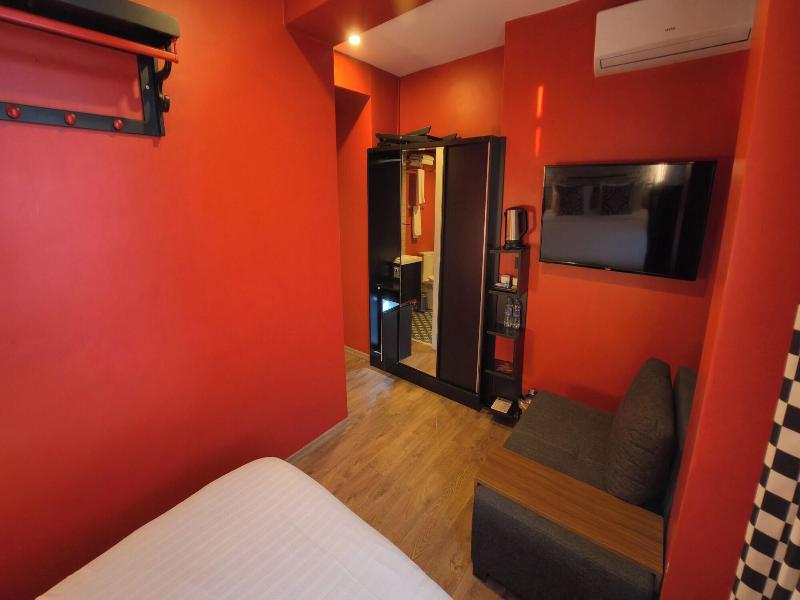 Think Hotel image