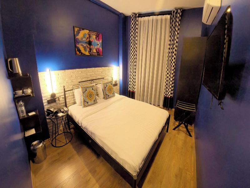 Think Hotel image