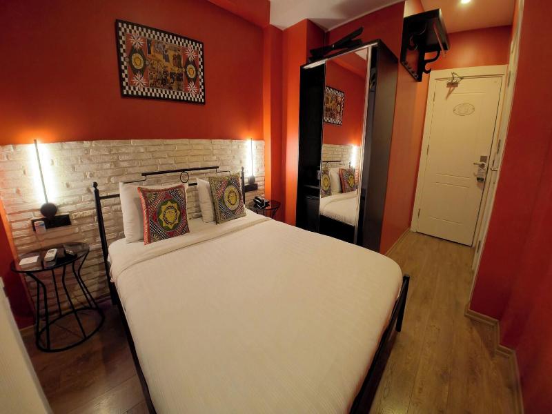 Think Hotel image