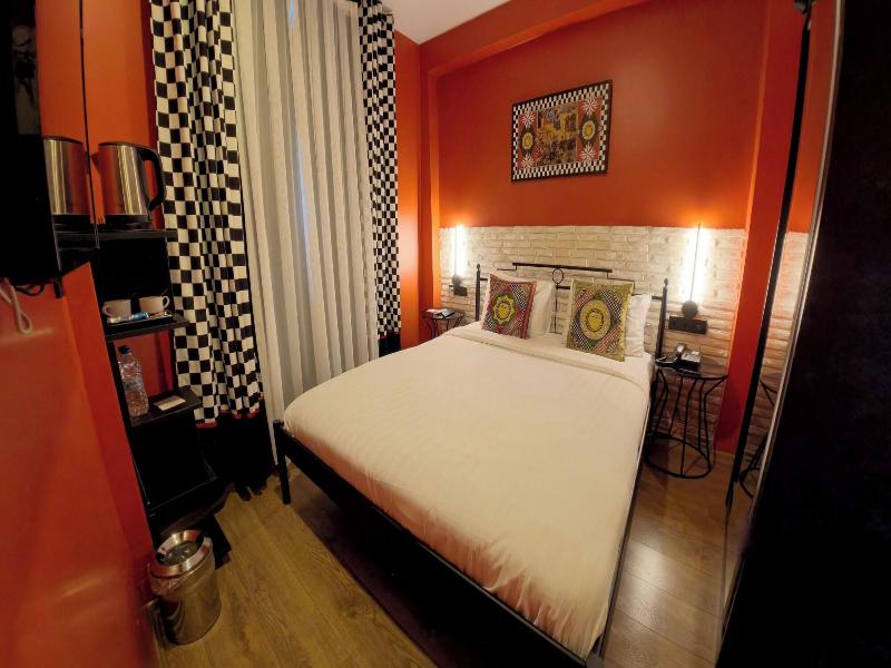 Think Hotel image