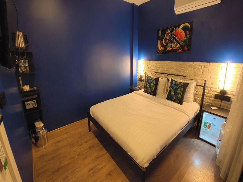 Think Hotel image