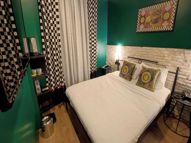 Think Hotel image