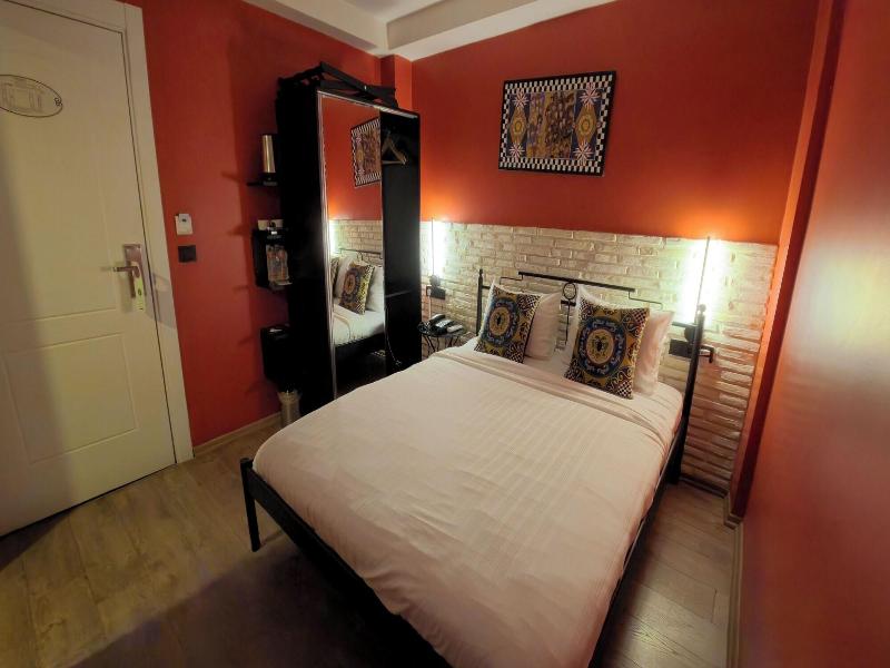 Think Hotel image