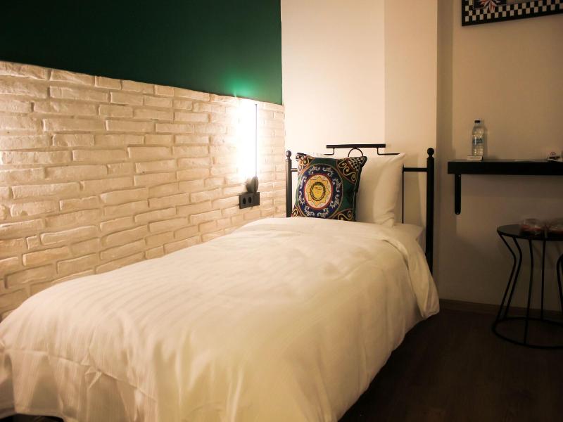 Think Hotel image
