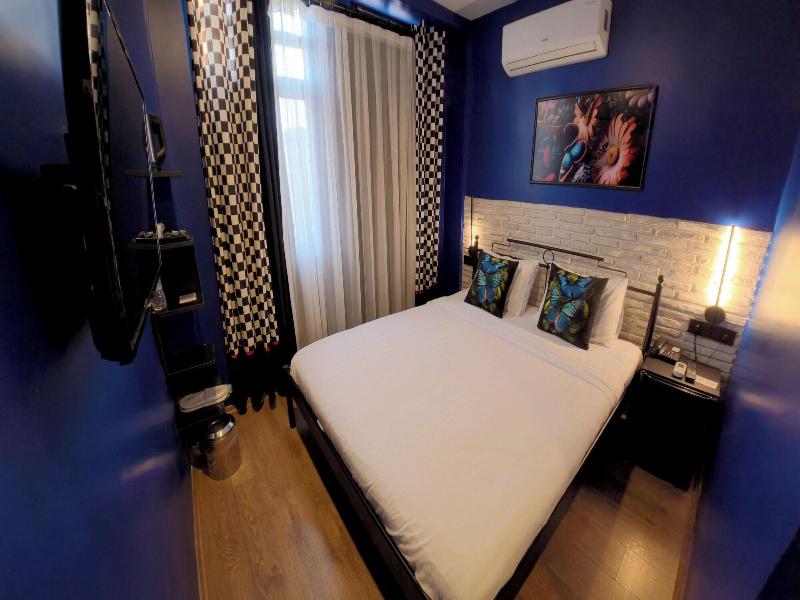 Think Hotel image