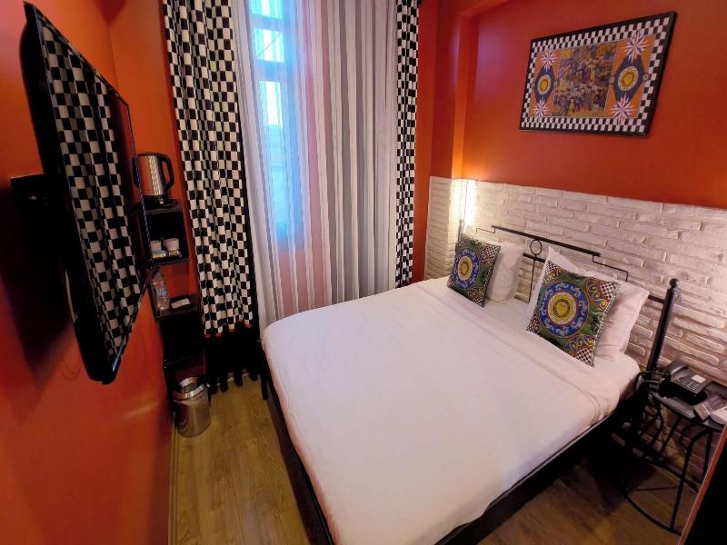 Think Hotel image