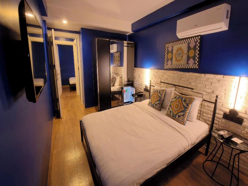 Think Hotel image