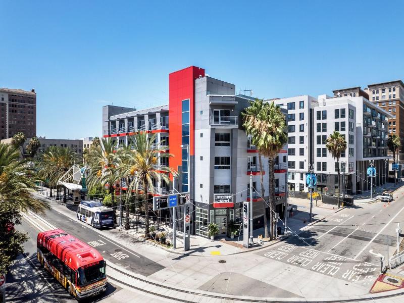 Hotel Mai Downtown Long Beach — general view