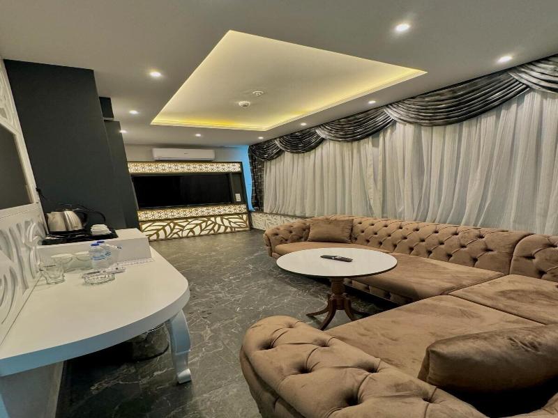 Golden Rose Deluxe Hotel 2