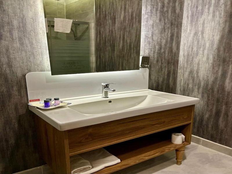 Golden Rose Deluxe Hotel 5
