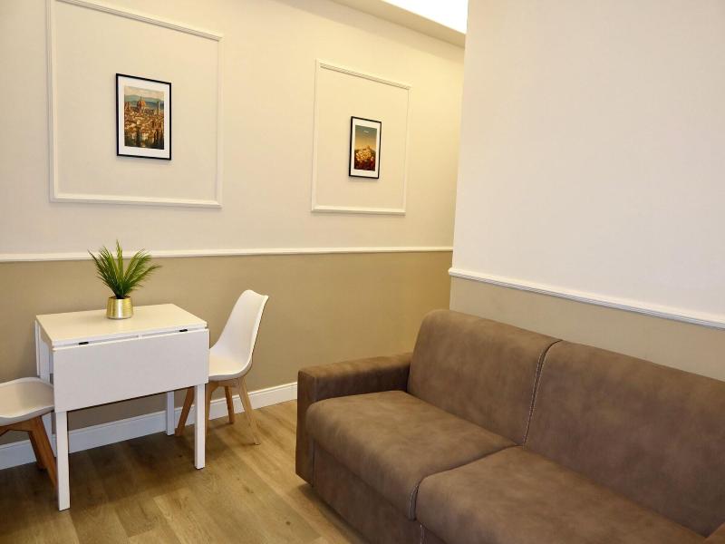 El Roy Garden Rooms image