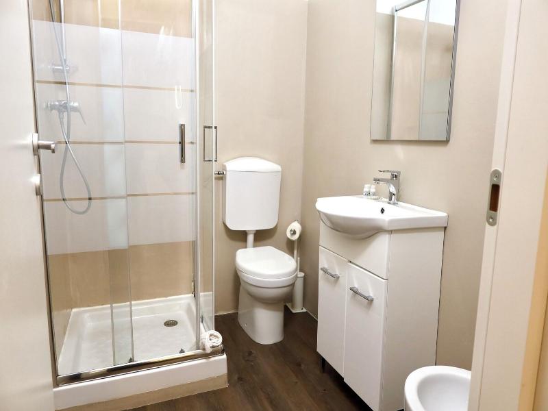 El Roy Garden Rooms image