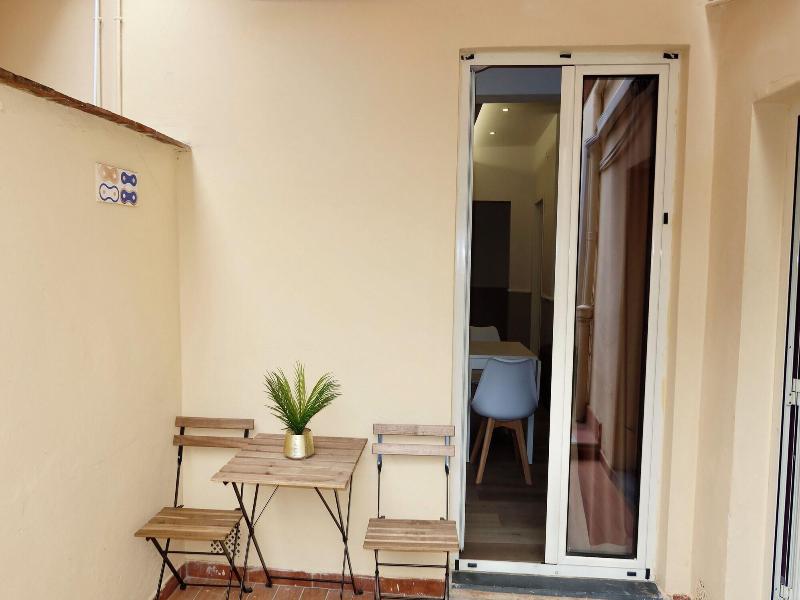 El Roy Garden Rooms image