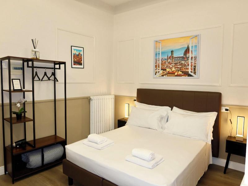 El Roy Garden Rooms image