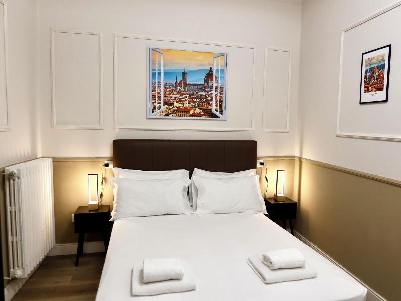 El Roy Garden Rooms image