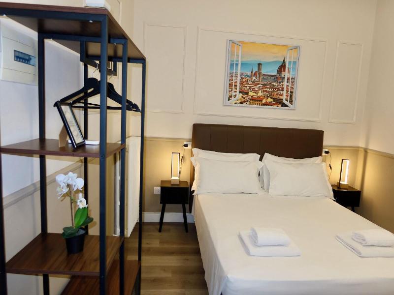 El Roy Garden Rooms image