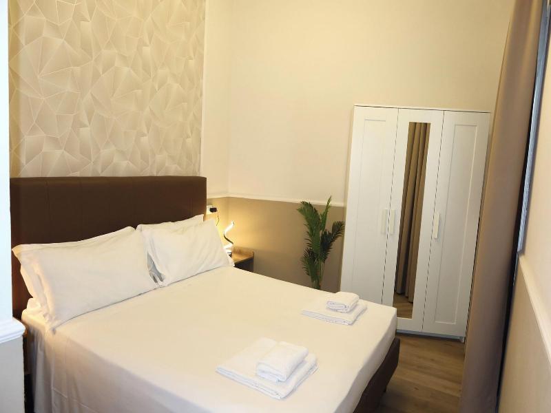 El Roy Garden Rooms image