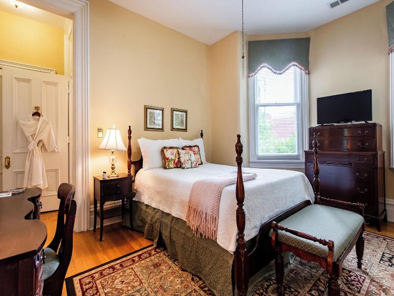 Dupont Mansion Bed Breakfast image