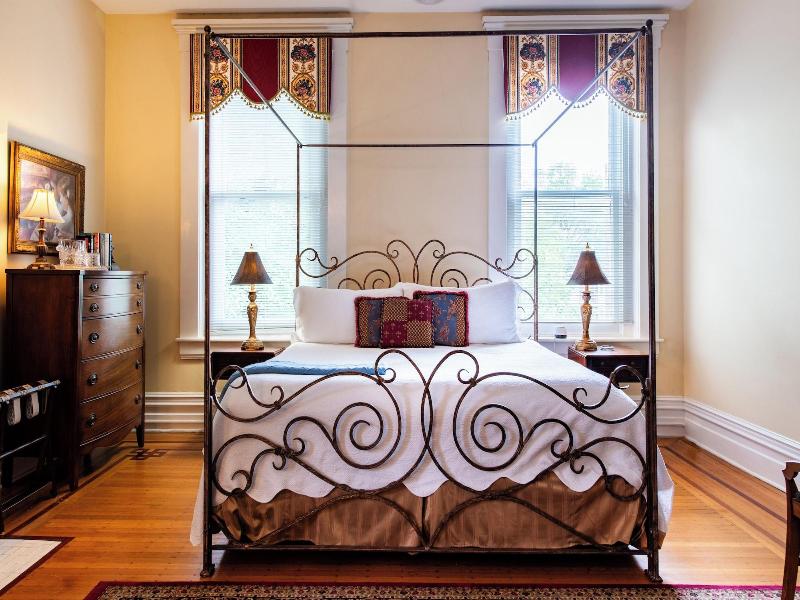 Dupont Mansion Bed Breakfast image