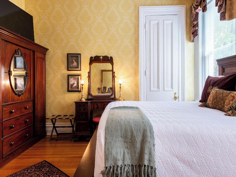 Dupont Mansion Bed Breakfast image