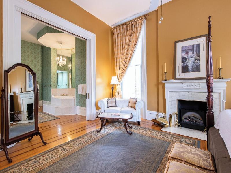 Dupont Mansion Bed Breakfast image