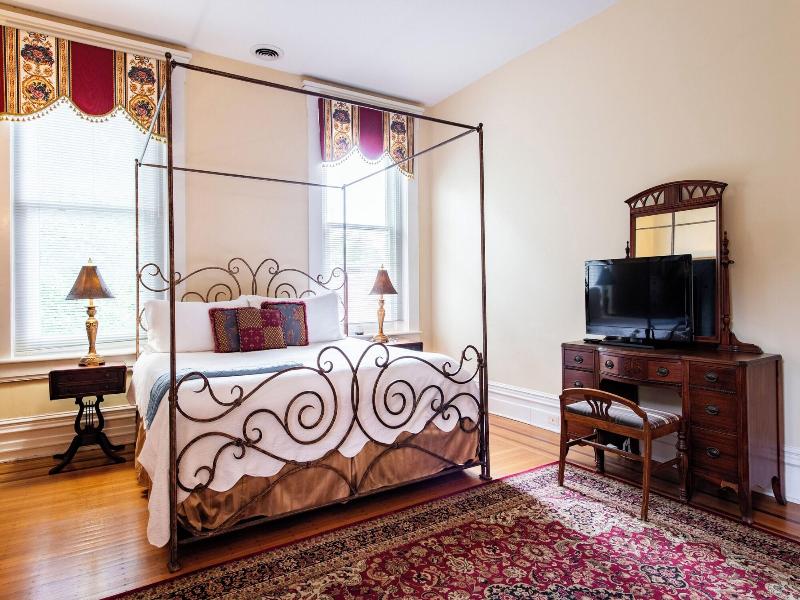 Dupont Mansion Bed Breakfast image