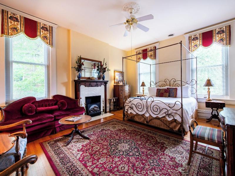 Dupont Mansion Bed Breakfast image