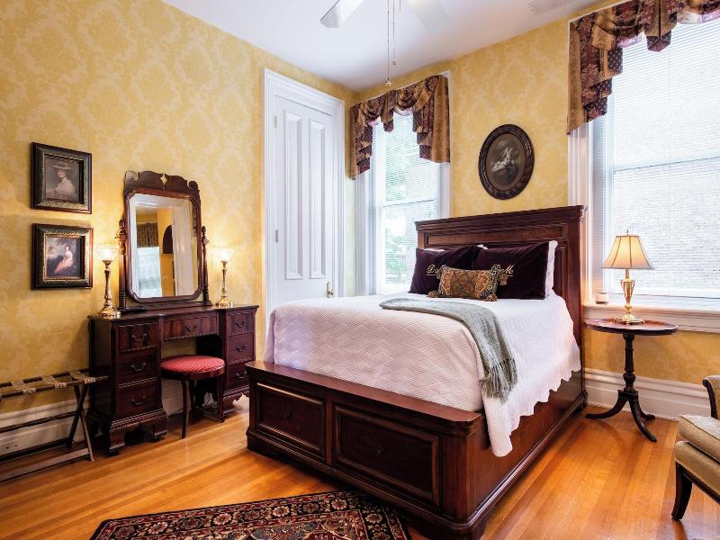 Dupont Mansion Bed Breakfast image