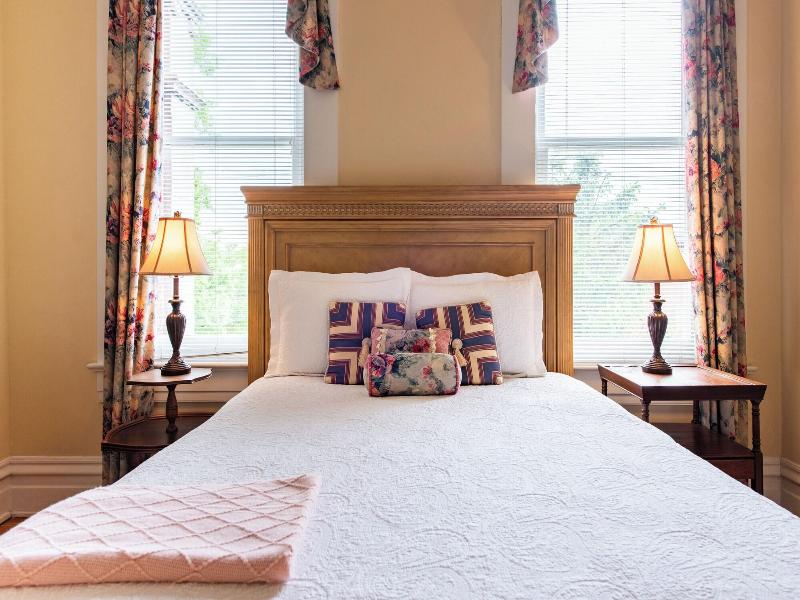 Dupont Mansion Bed Breakfast image