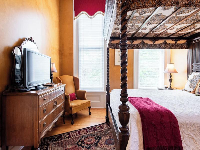 Dupont Mansion Bed Breakfast image