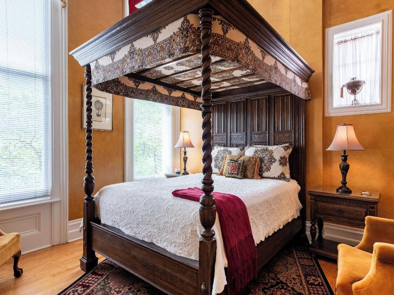 Dupont Mansion Bed Breakfast image