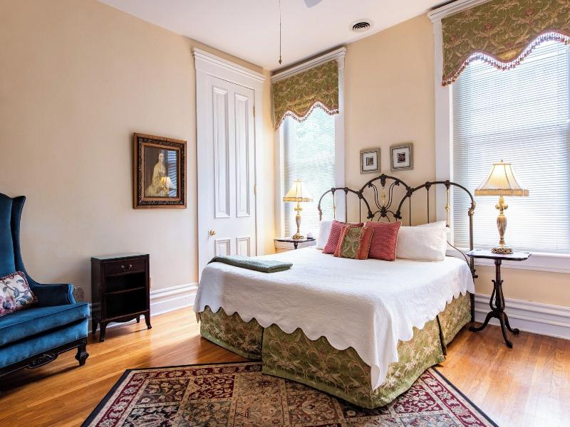 Dupont Mansion Bed Breakfast image