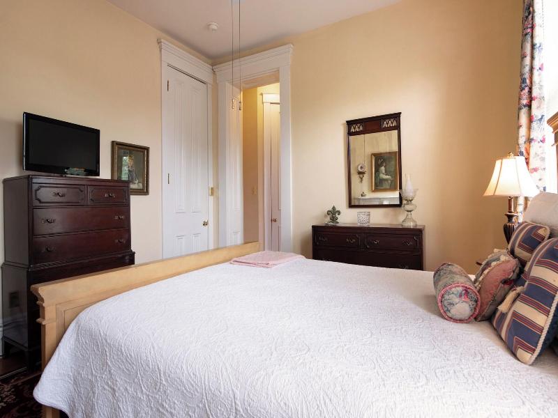 Dupont Mansion Bed Breakfast image