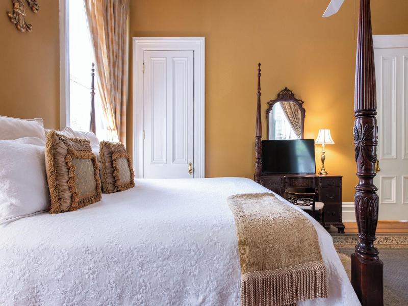 Dupont Mansion Bed Breakfast image